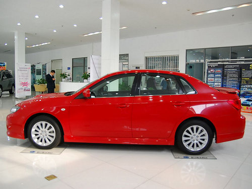 斯巴鲁  翼豹 2.5T MT 车辆左正侧视角