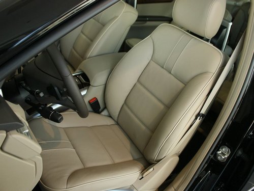 奔驰(进口)  新R500 5.5 AT 驾驶席座椅前45度视图