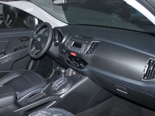 东风悦达起亚  智跑 2.0L AT 中控台右侧