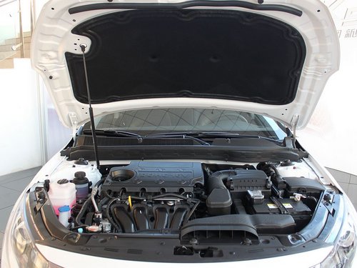 东风悦达起亚  起亚K5 2.0L AT 发动机局部特写