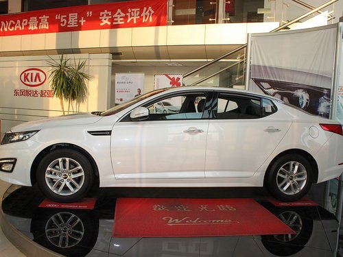 东风悦达起亚  起亚K5 2.0 AT 车辆左正侧视角