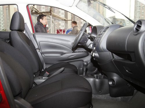 东风日产  1.5L CVT 副驾驶座椅正视图