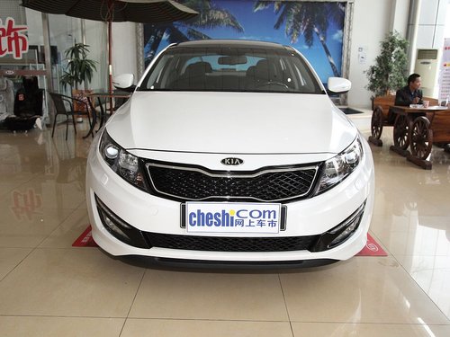 东风悦达起亚  起亚K5 2.0L AT 车头正面视角