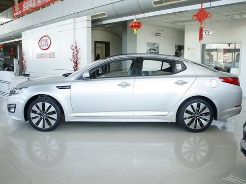 东风悦达起亚  起亚K5 2.4 AT 车辆左正侧视角