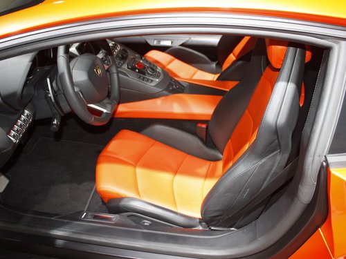 兰博基尼  Aventador 6.5L AT 驾驶席座椅正视图