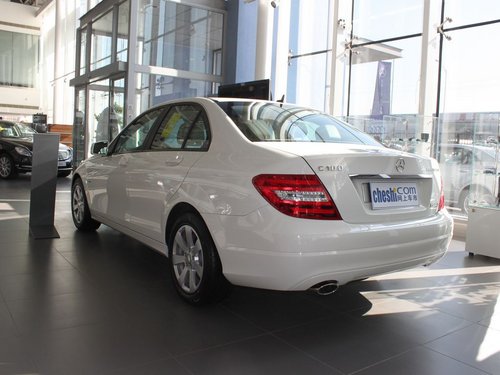 北京奔驰 C180K 1.6T AT 车辆左后45度视角