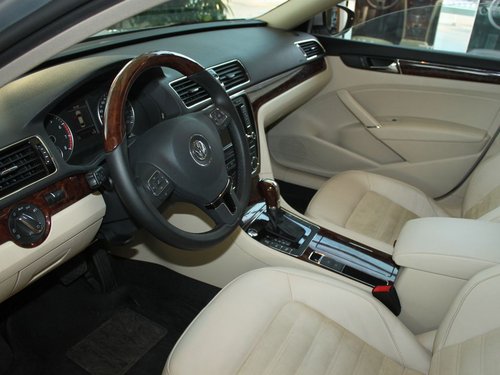 上海大众  新PASSAT 2.0TSI DSG 中控台左侧