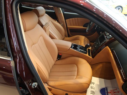 玛莎拉蒂  总裁Quattroporte 4.7 AT 副驾驶席座椅45度特写