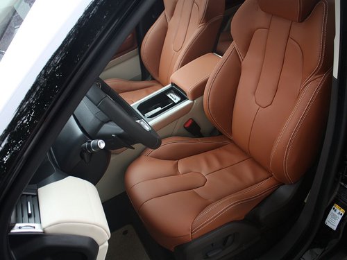 路虎  极光 2.0T AT 驾驶席座椅前45度视图