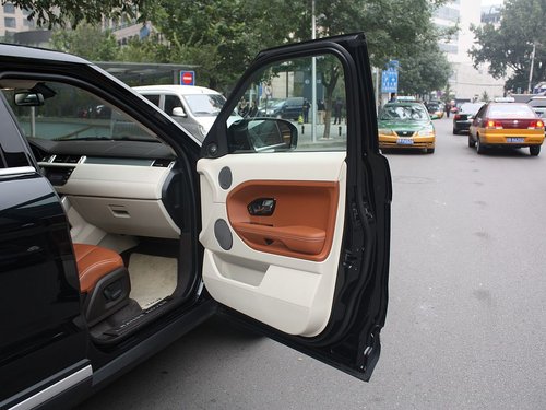 路虎  极光 2.0T AT 右前车门45度视角