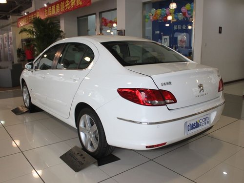 东风标致  标致408 2.0 MT 车辆左后45度视角