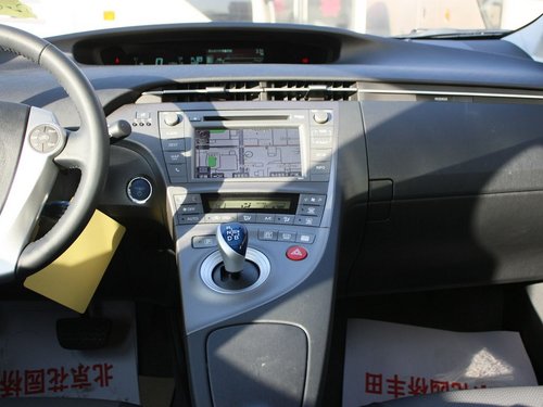 一汽丰田  普锐斯 1.8 CVT 中控仪表台总特写