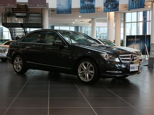 北京奔驰 C200 1.8T AT 车辆右侧45度角