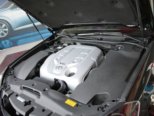 一汽丰田  皇冠 V6 2.5 AT 发动机局部特写
