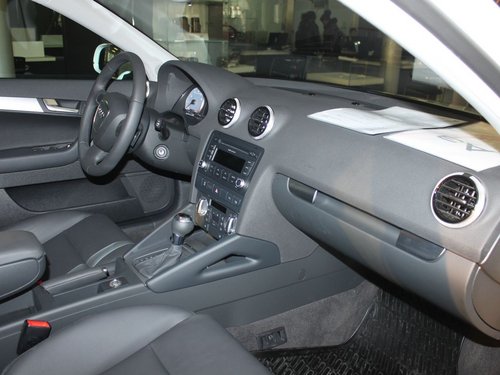 奥迪(进口)  A3 Sportback 1.4T 中控台右侧
