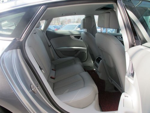 奥迪(进口)  A7 3.0 TFSI S-Tronic quattro 第二排座椅正视图
