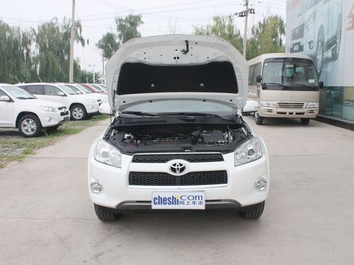 一汽丰田  RAV4 2.4 AT 车辆发动机舱整体