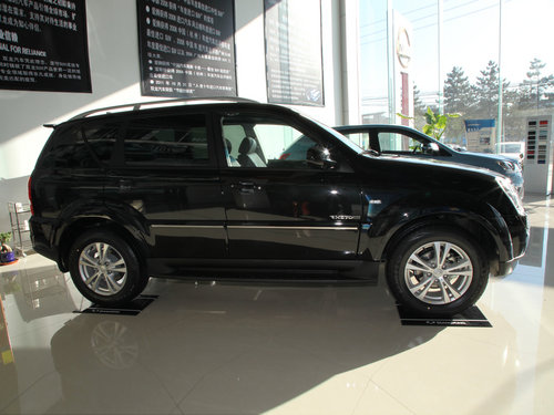 双龙汽车  RX270 Xdi 2.7T AT 车辆正右侧