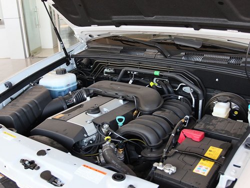 双龙汽车  RX320 3.2 AT 发动机局部特写