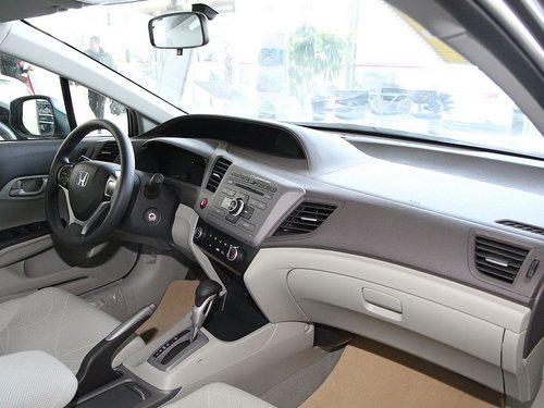 东风本田  第九代思域 1.8 EXi AT 中控台右侧