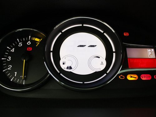 雷诺  梅甘娜CC 2.0 CVT 方向盘后方仪表盘