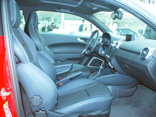 奥迪(进口)  A1 1.4TFSI 副驾驶座椅正视图