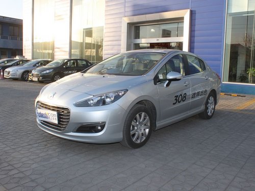 东风标致  308 2.0L AT 车辆左前45度视角