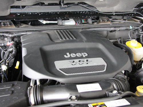 Jeep吉普  撒哈拉 3.6 AT 发动机主体特写