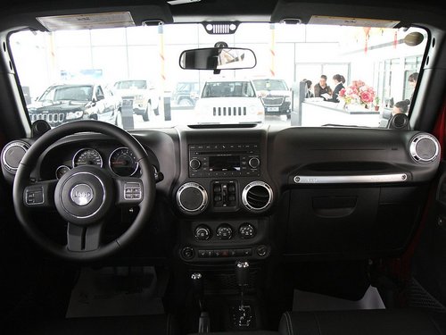 Jeep吉普  撒哈拉 3.6 AT 中控台整体