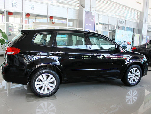 斯巴鲁  驰鹏 3.6L AT 车辆正右侧