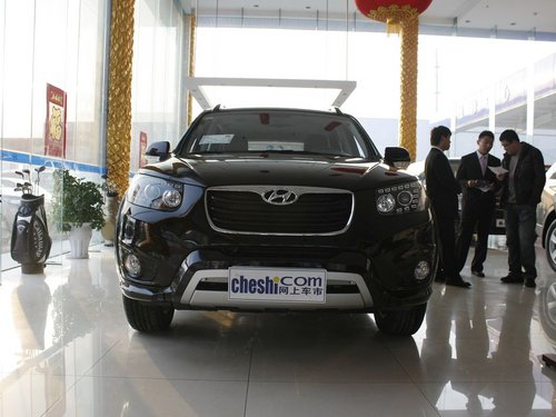 现代(进口)  新胜达 2.4 AT 车头正面视角