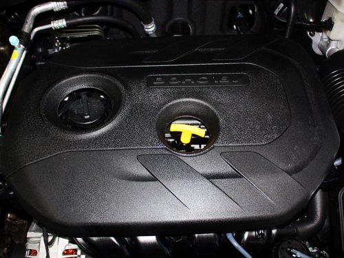 东风悦达起亚  智跑 2.0L AT 发动机主体特写