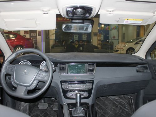 东风标致  508 2.0 AT 前遮阳板打开