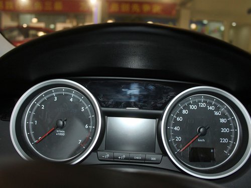 东风标致  标致508 2.0 AT 方向盘后方仪表盘