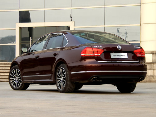 上海大众  新PASSAT 3.0 V6 DSG 车辆左后45度视角