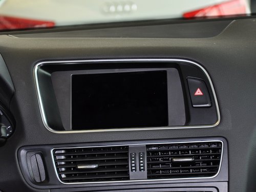 一汽奥迪  2.0TSI 中控仪表台上方