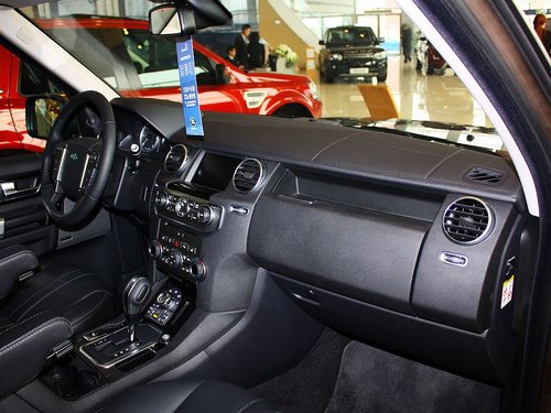 路虎  第四代发现 3.0L AT 中控台右侧