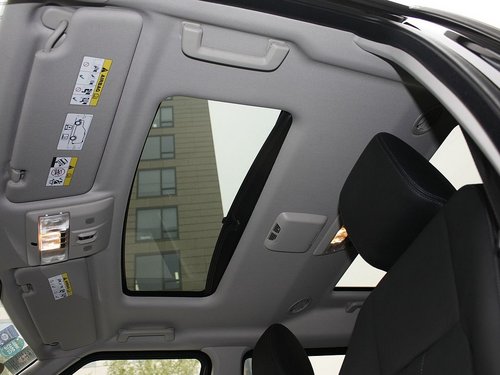 路虎 第四代发现 5.0 AT 车顶内部特写