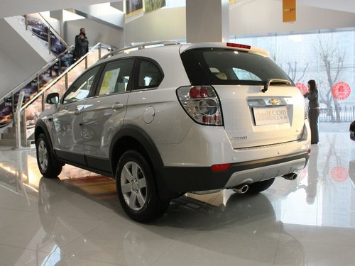 雪佛兰 科帕奇 2.4 AT 车辆左后45度视角