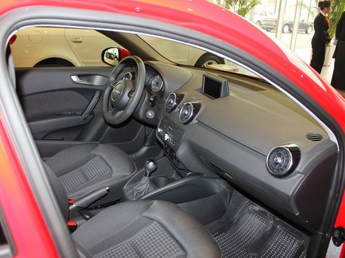 奥迪(进口) A1 30TFSI 1.4T 中控台右侧