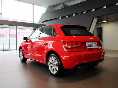 奥迪(进口)  A1 30TFSI 1.4T 车辆左后45度视角