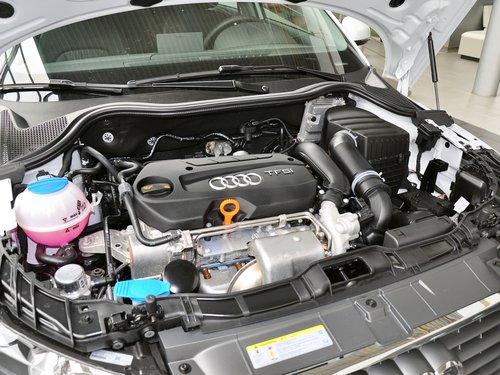 奥迪(进口) 30TFSI 1.4T 发动机主体特写