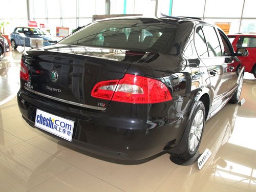 斯柯达  昊锐 1.4TSI DSG 车辆右侧尾部视角