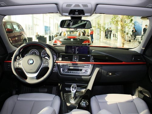 宝马(进口) 328i 2.0T AT 中控台整体