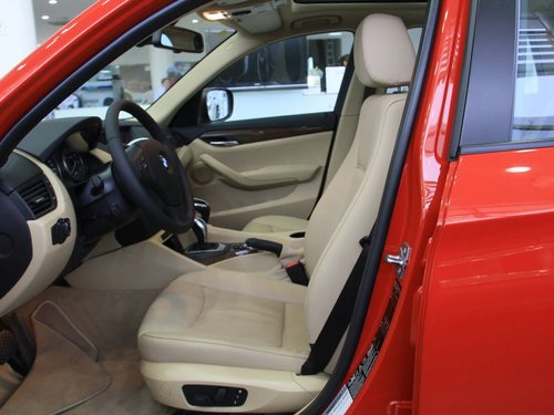 华晨宝马  X1 xDrive20i 2.0T AT 驾驶席座椅正视图