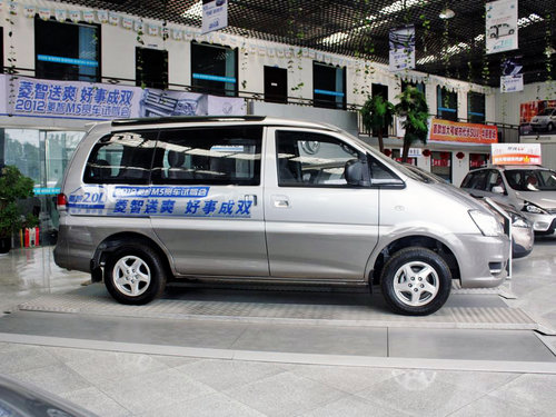 风行汽车  菱智 1.6 MT 车辆正右侧