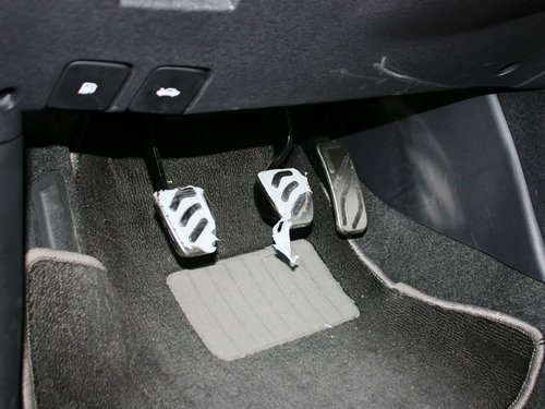 MG  MG5 1.5 MT 油门脚踏板特写