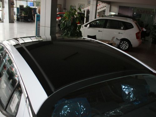 东风悦达起亚  K5 2.0 Premium AT 车顶后部