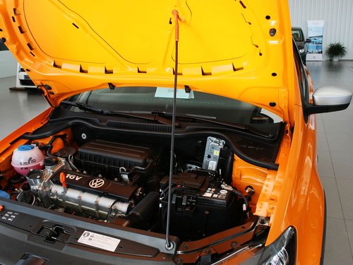 上海大众  Cross Polo 1.6L AT 发动机盖支撑