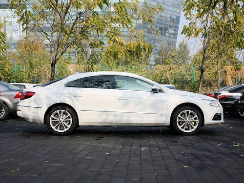 一汽-大众  CC 2.0TSI DSG 车辆正右侧